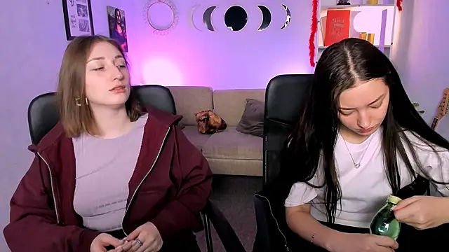 eva smiith  online show from April 7, 2026, 5:42 am