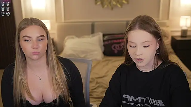 Esmie Smile online show from November 18, 2025, 3:26 pm