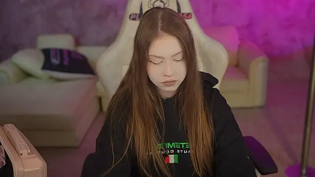 Esmie Smile online show from February 21, 2026, 10:56 pm