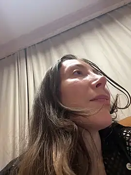 HellaryTourent online show from February 10, 2026, 5:34 pm