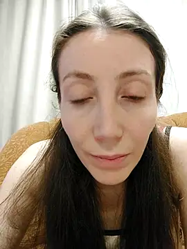 HellaryTourent online show from February 18, 2026, 4:47 pm