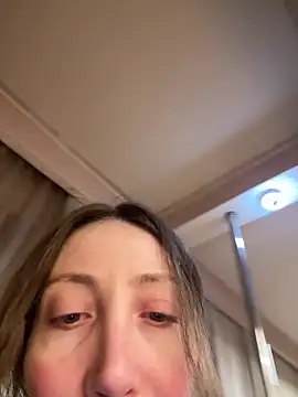 HellaryTourent online show from February 6, 2026, 5:42 pm