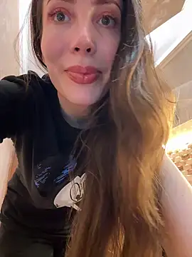 HellaryTourent online show from May 12, 2026, 4:13 pm