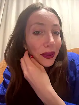 HellaryTourent online show from January 13, 2026, 4:00 pm