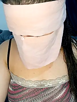 Queen-15 online show from November 12, 2025, 4:38 am