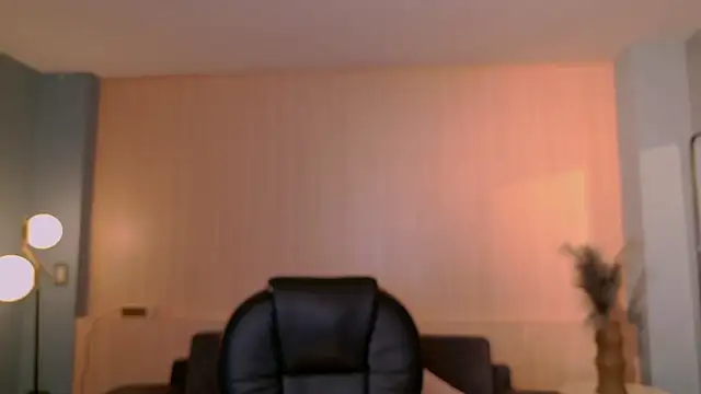 Snapshot of AgathaKondo_ chatting on December 15, 2025, 1:22 am AgathaKondo online show from December 15, 2025, 1:22 am