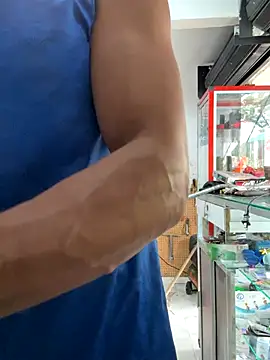 Snapshot of Terra-22cm chatting on November 6, 2025, 2:21 pm Terra-22cm online show from November 6, 2025, 2:21 pm