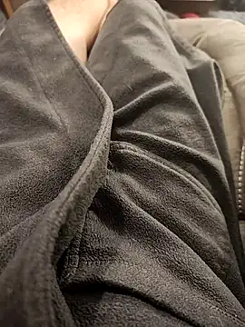 Snapshot of hubbyfun19 chatting on November 16, 2025, 6:40 am hubbyfun19 online show from November 16, 2025, 6:40 am