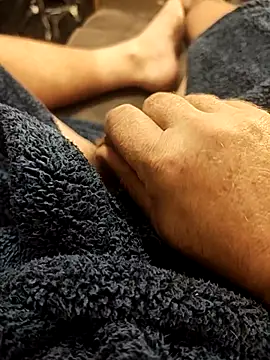 Snapshot of hubbyfun19 chatting on November 22, 2025, 6:45 am hubbyfun19 online show from November 22, 2025, 6:45 am