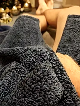 Snapshot of hubbyfun19 chatting on November 28, 2025, 4:23 am hubbyfun19 online show from November 28, 2025, 4:23 am