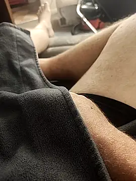 Snapshot of hubbyfun19 chatting on November 8, 2025, 6:17 am hubbyfun19 online show from November 8, 2025, 6:17 am