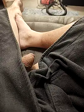 Snapshot of hubbyfun19 chatting on November 4, 2025, 6:06 am hubbyfun19 online show from November 4, 2025, 6:06 am