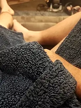 Snapshot of hubbyfun19 chatting on October 25, 2025, 4:22 am hubbyfun19 online show from October 25, 2025, 4:22 am