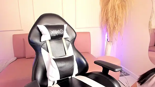 Lilily lv online show from September 16, 2025, 12:17 pm