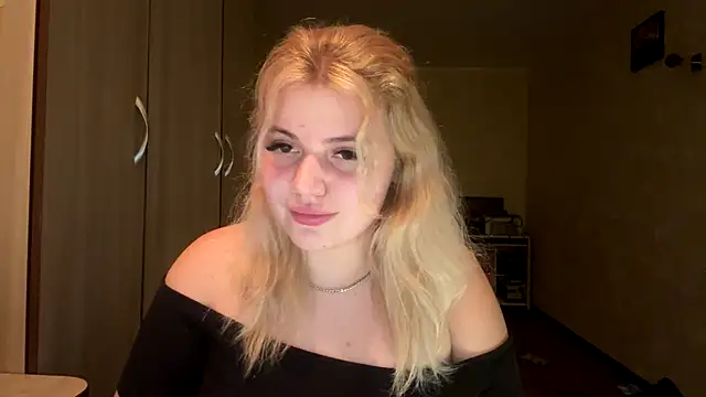 sunshinyflash online show from November 25, 2025, 5:57 pm