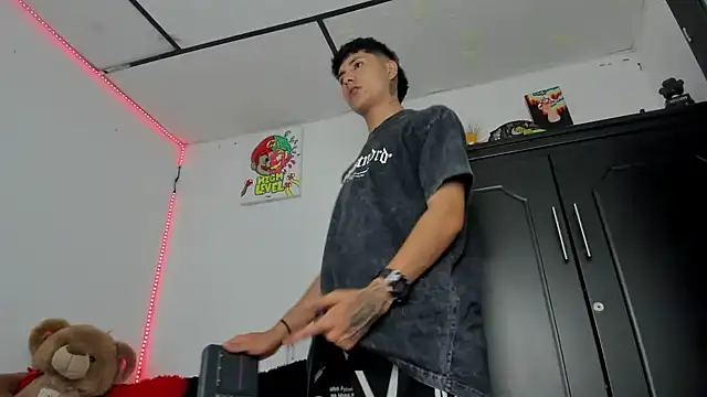 Mateo Escobar online show from November 2, 2025, 8:03 pm