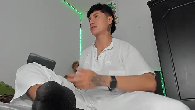 Mateo Escobar online show from November 21, 2025, 10:53 pm