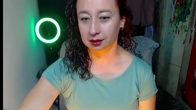 Milf Valeria online show from November 11, 2025, 2:12 pm