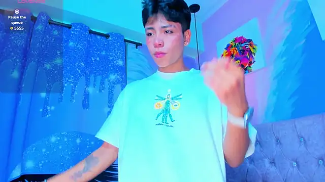 MaxiWildd online show from April 18, 2026, 12:51 pm