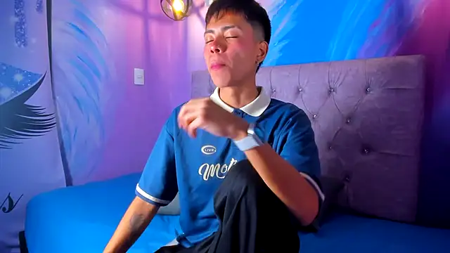 Snapshot of MaxiWildd chatting on November 26, 2025, 1:00 pm MaxiWildd online show from November 26, 2025, 1:00 pm