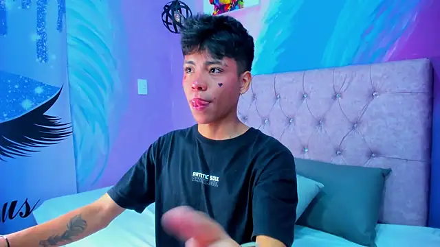 MaxiWildd online show from April 11, 2026, 1:15 pm