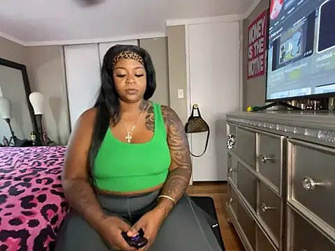 Snapshot of ShesTheOne_444 chatting on June 6, 2026, 10:48 pm ShesTheOne 444 online show from June 6, 2026, 10:48 pm