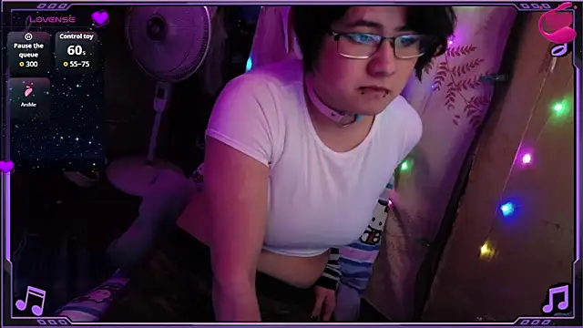 Ftm Bunny online show from April 19, 2026, 1:23 pm