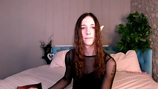 Snapshot of SilverMuse chatting on December 16, 2025, 8:13 pm SilverMuse online show from December 16, 2025, 8:13 pm