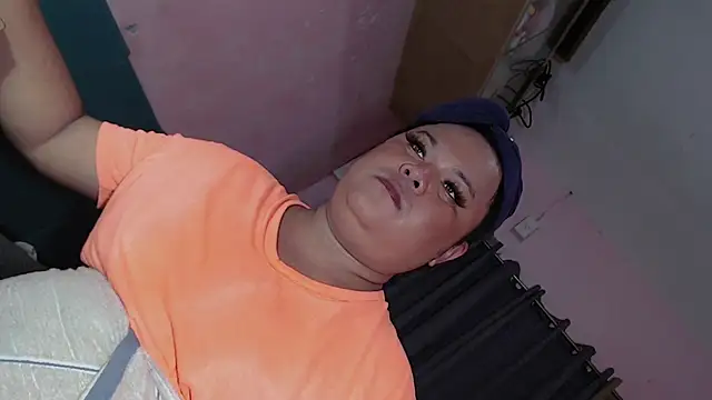 Snapshot of fallen_angel08 chatting on December 15, 2025, 4:40 am fallen angel08 online show from December 15, 2025, 4:40 am