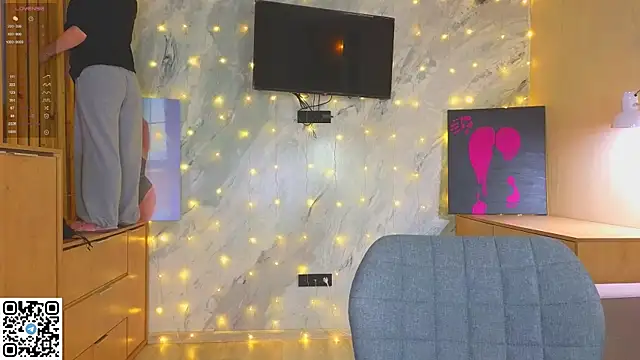 miss bubbles  online show from December 18, 2025, 11:19 pm