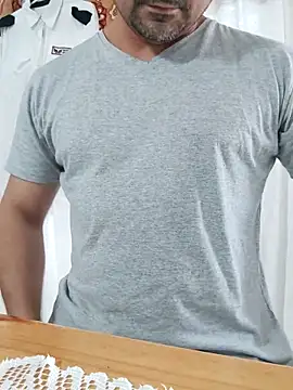 Bradd 32 online show from April 4, 2026, 6:14 pm