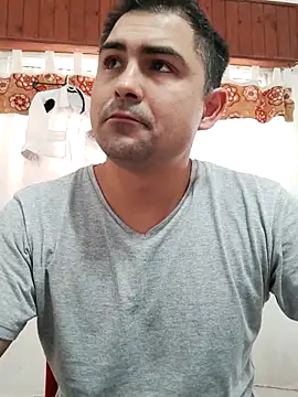 Snapshot of Bradd_32 chatting on April 30, 2026, 12:12 pm Bradd 32 online show from April 30, 2026, 12:12 pm