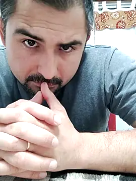 Bradd 32 online show from November 9, 2025, 2:26 am