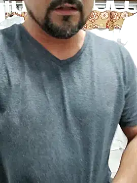 Bradd 32 online show from November 12, 2025, 2:04 am