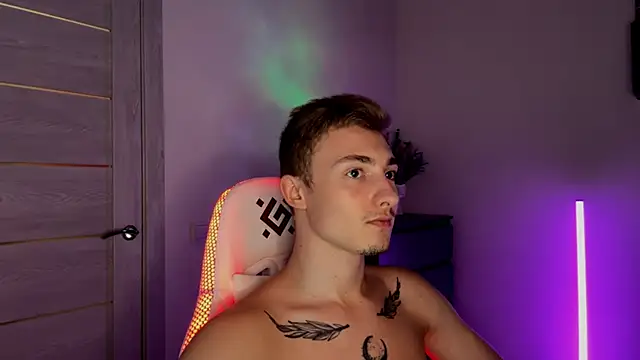 Snapshot of Artur__Skott chatting on November 10, 2025, 7:08 pm Artur Skott online show from November 10, 2025, 7:08 pm