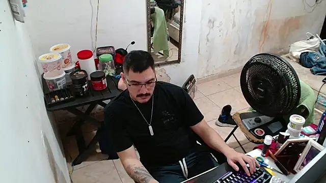 Leonino231 online show from December 21, 2025, 5:25 pm