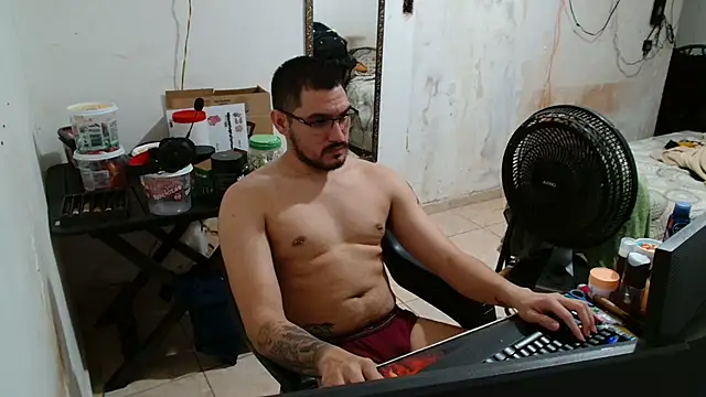 Leonino231 online show from November 12, 2025, 9:40 pm