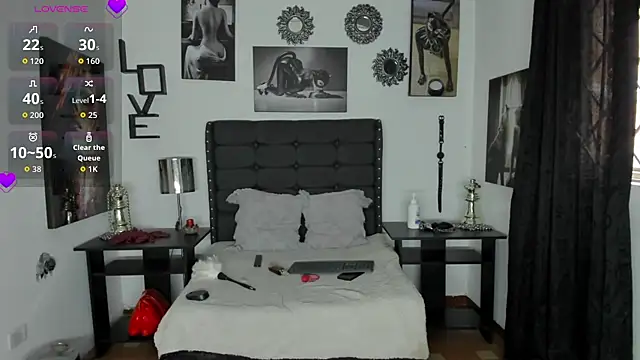 Snapshot of LunarisSmith chatting on November 4, 2025, 7:06 pm LunarisSmith online show from November 4, 2025, 7:06 pm