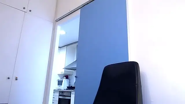 Snapshot of tomfoxcam chatting on October 21, 2025, 3:33 pm tomfoxcam online show from October 21, 2025, 3:33 pm