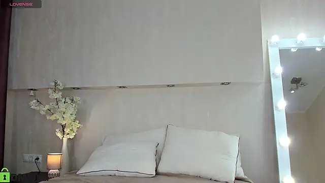 Snapshot of Adelina_Bliss chatting on May 31, 2026, 9:37 am Adelina Bliss online show from May 31, 2026, 9:37 am