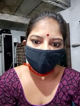 Daisygirl9 online show from April 28, 2026, 10:58 pm