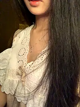 Nhinhi18 online show from April 10, 2026, 3:41 pm