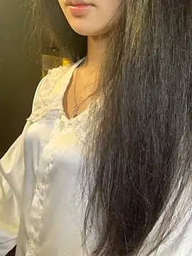 Nhinhi18 online show from March 26, 2026, 3:32 pm