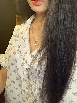 Nhinhi18 online show from April 4, 2026, 3:18 pm