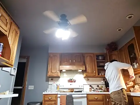 Snapshot of sloppytopkins chatting on December 19, 2025, 12:47 am sloppytopkins online show from December 19, 2025, 12:47 am