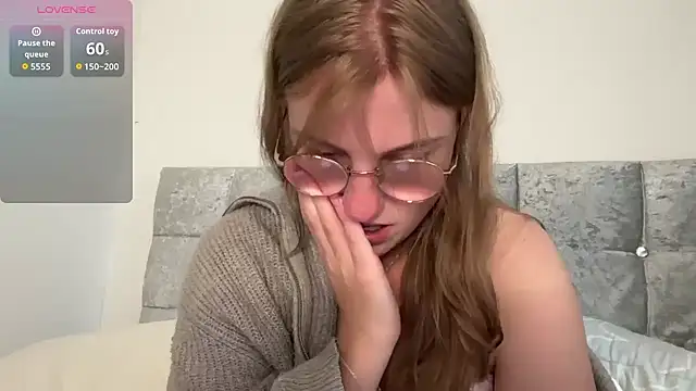 BustyKellyXXX online show from June 11, 2026, 7:22 pm