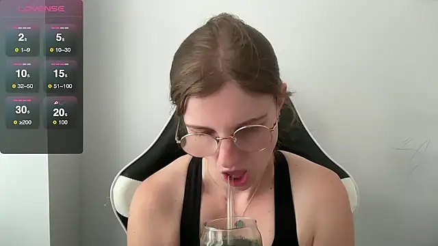 Snapshot of BustyKellyXXX chatting on September 23, 2025, 9:27 am BustyKellyXXX online show from September 23, 2025, 9:27 am