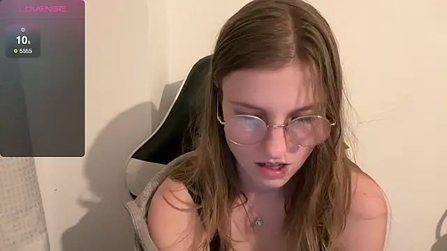 Snapshot of BustyKellyXXX chatting on December 14, 2025, 7:52 pm BustyKellyXXX online show from December 14, 2025, 7:52 pm