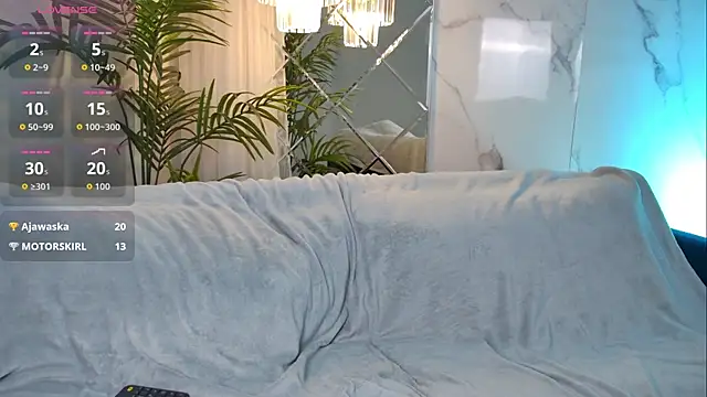 Snapshot of JennyShiny chatting on October 14, 2025, 9:21 am JennyShiny online show from October 14, 2025, 9:21 am