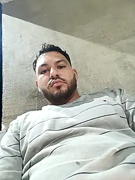 Snapshot of Frank0021 chatting on November 21, 2025, 1:37 am Frank0021 online show from November 21, 2025, 1:37 am